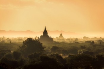 Neblina en Bagan