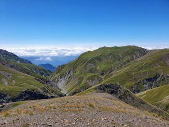 Verdes montañas en Azerbaiyán
