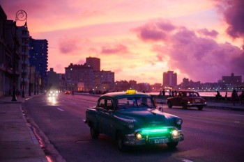 Pasea por el malecón con tu visa a Cuba para colombianos