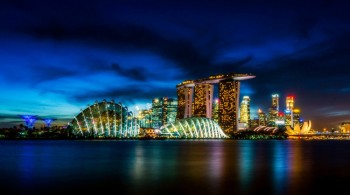 Vista panorámica de Singapur por la noche