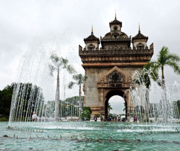 El Monumento de Patuxai o Puerta de la Victoria, Laos