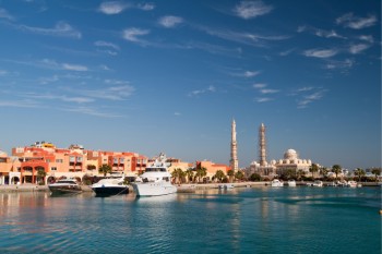 Pier in Hurghada mit Booten