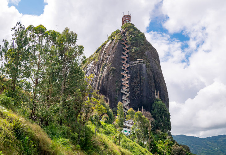 What are the mandatory Colombia vaccine requirements?