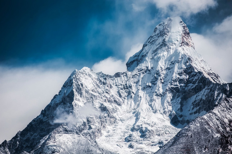 Der Gipfel des Ama Dablam im Himalaya