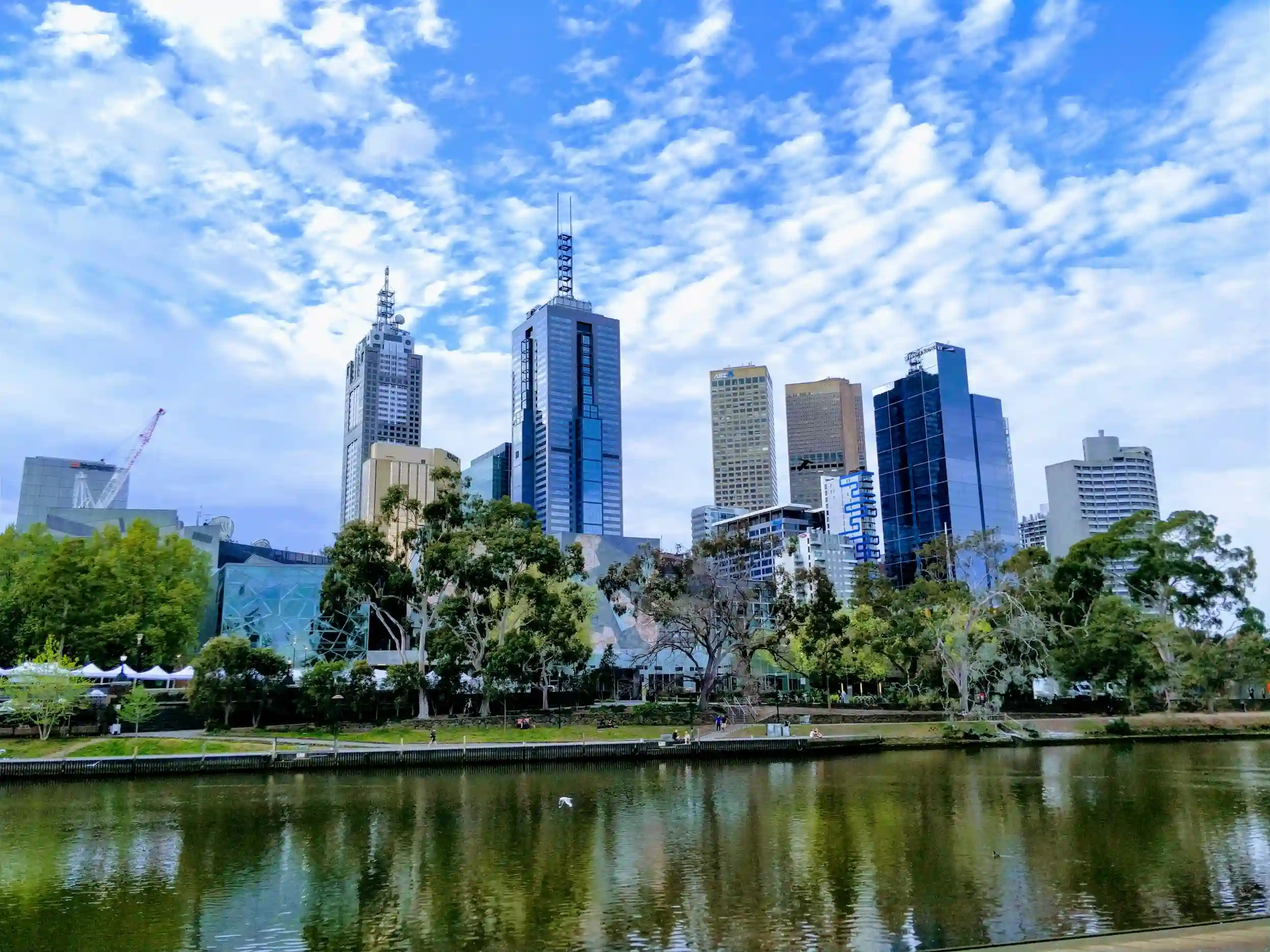 Skyline de Melbourne visto desde el río Yarra, Australia